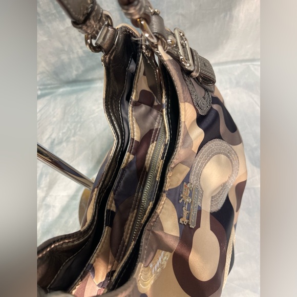 Coach Madison Graphic Op Art Bag - Picture 3 of 13